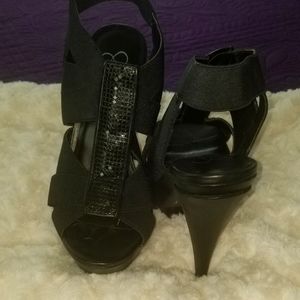 Jessica Simpson black heals